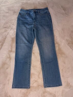 St. John’s Bay Straight Leg Jeans Women’s Size 8 Short Light Wash Stretch Denim